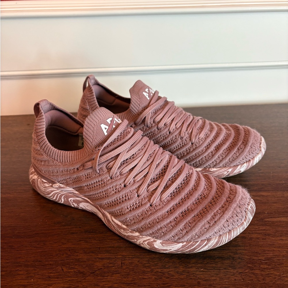 APL TechLoom Wave Running Shoes | 9.5 | Tan/Pink